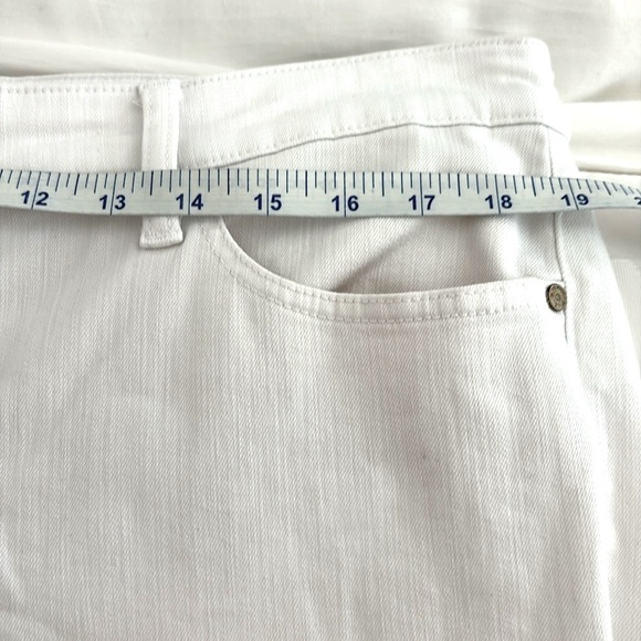 Talbots White Crop Flare, Five Pockets, Jeans. 2% Spandex. Size 16 - Picture 9 of 10
